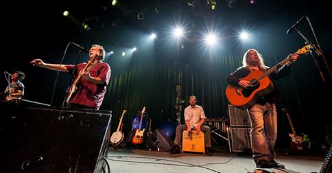 VIOLENT FEMMES – Ακούστε το πρώτο τους κομμάτι μετά από 15 ολόκληρα χρόνια!…
