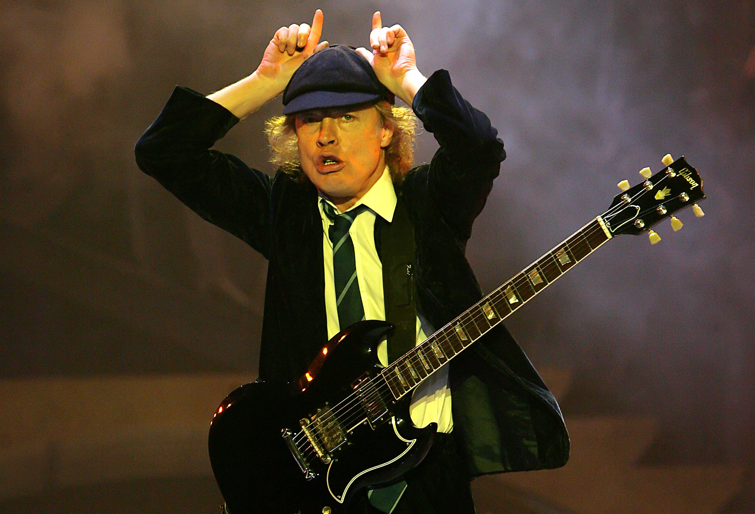 A TRIBUTE TO ANGUS YOUNG (31/3/1955)
