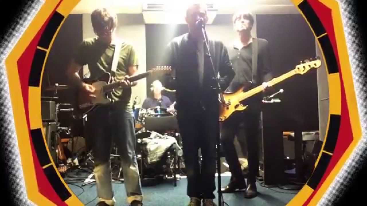 BLUR – Ακούστε το ΝΕΟ κομμάτι τους με τίτλο ‘There Are Too Many of Us’