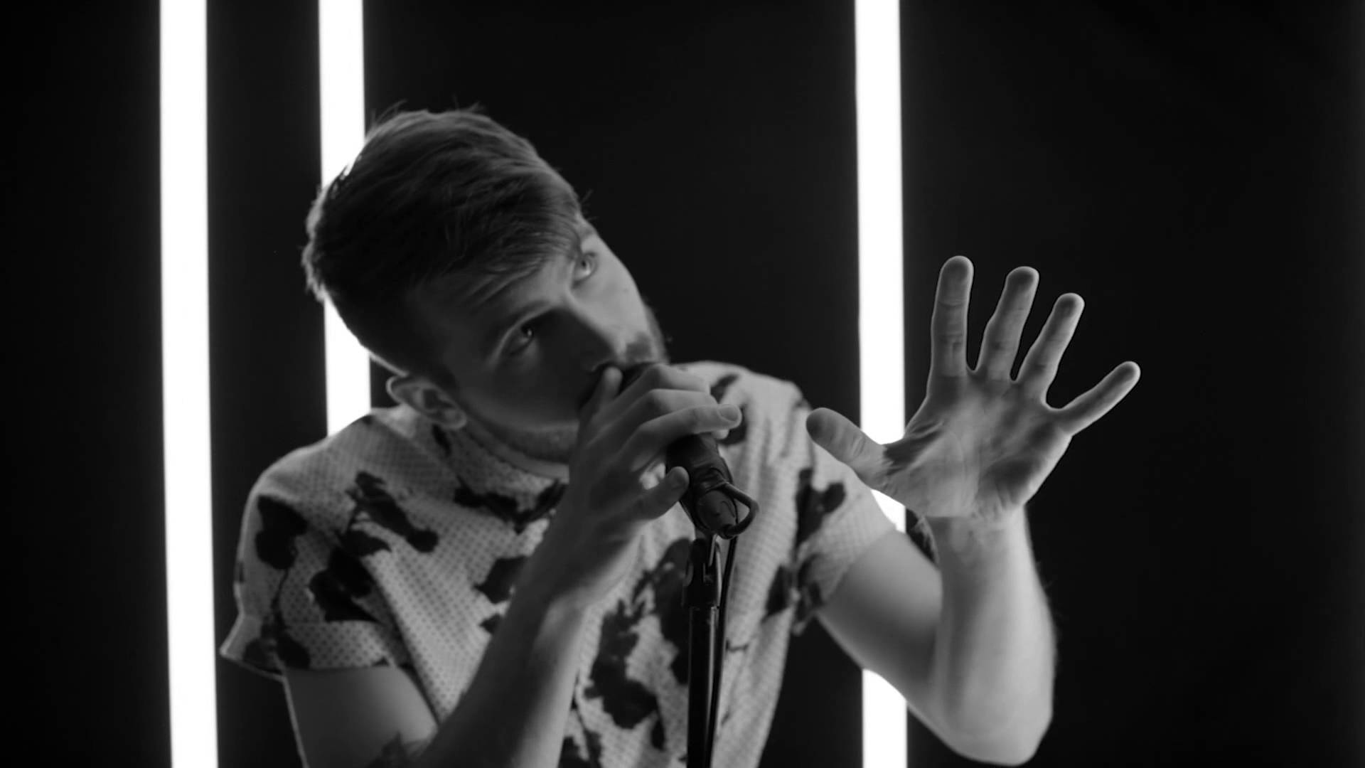 HANDS LIKE HOUSES – Δείτε το ΝΕΟ video του ‘I Am’