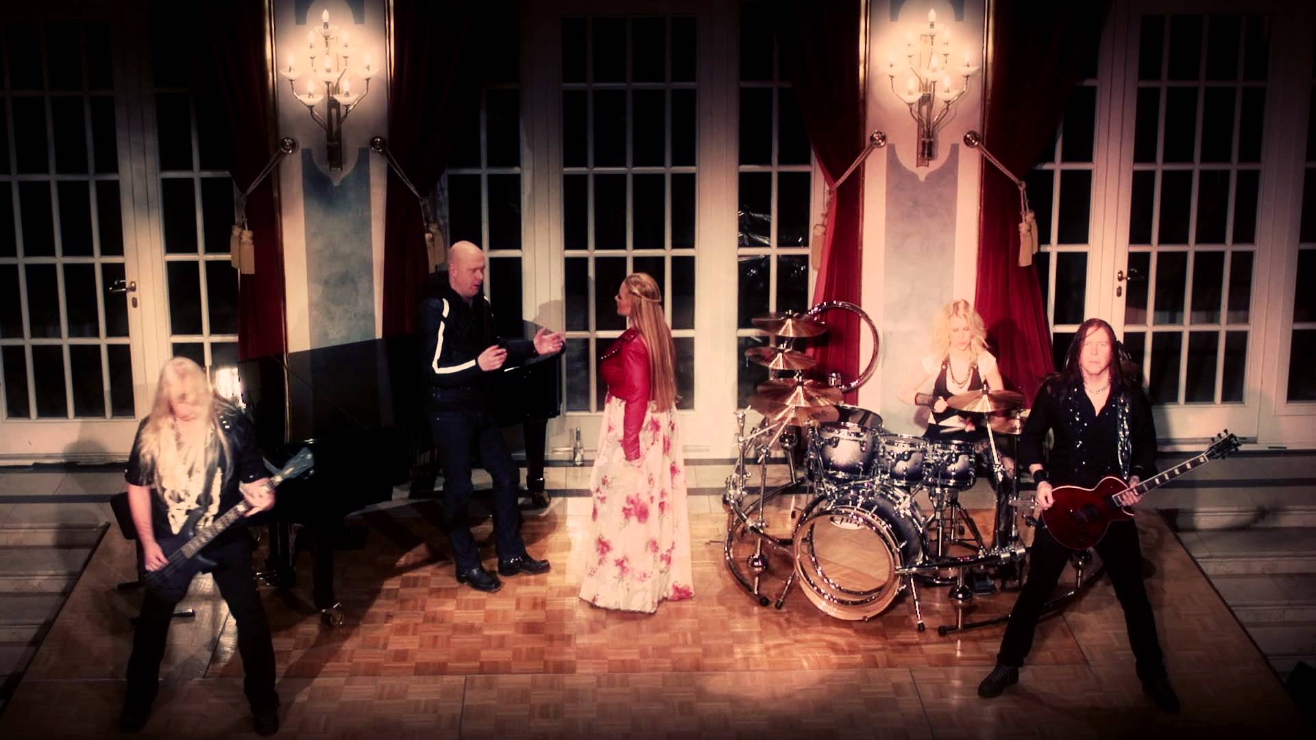 KISKE / SOMERVILLE – Δείτε το ΝΕΟ video του ‘Walk on Water’