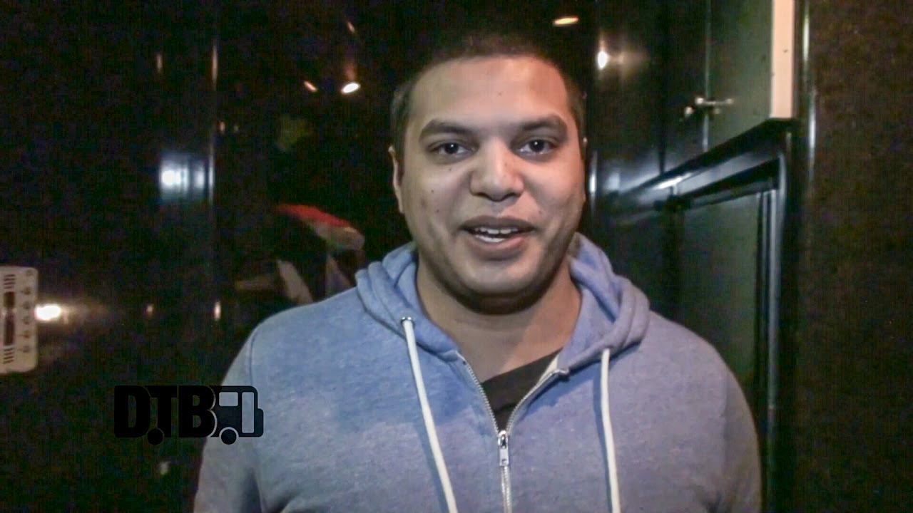 PERIPHERY – Ο Misha Mansoor καλωσορίζει τους BUS INVADERS μέσα στο Tour Bus της μπάντας!