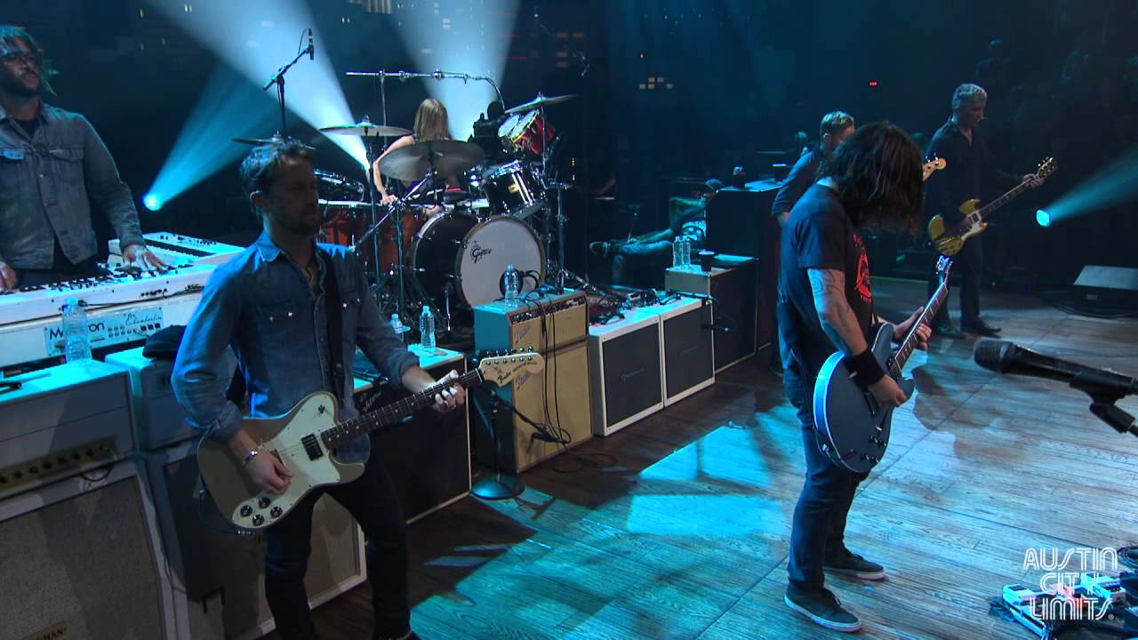 FOO FIGHTERS – Ο DAVE GROHL σπάει το πόδι του onstage στο Gothenburg της Σουηδίας, πάει νοσοκομείο και… ξαναγυρνάει πίσω να τελειώσει το show!