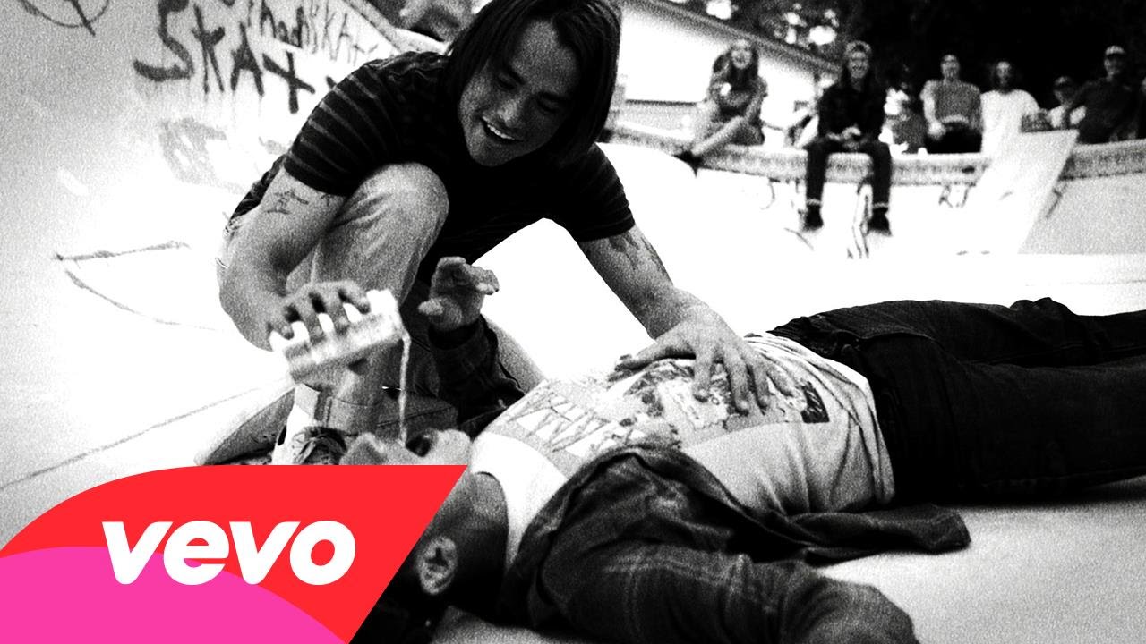TOM DELONGE – ΝΕΟ επίσημο video του ‘Circle-Jerk-Pit’