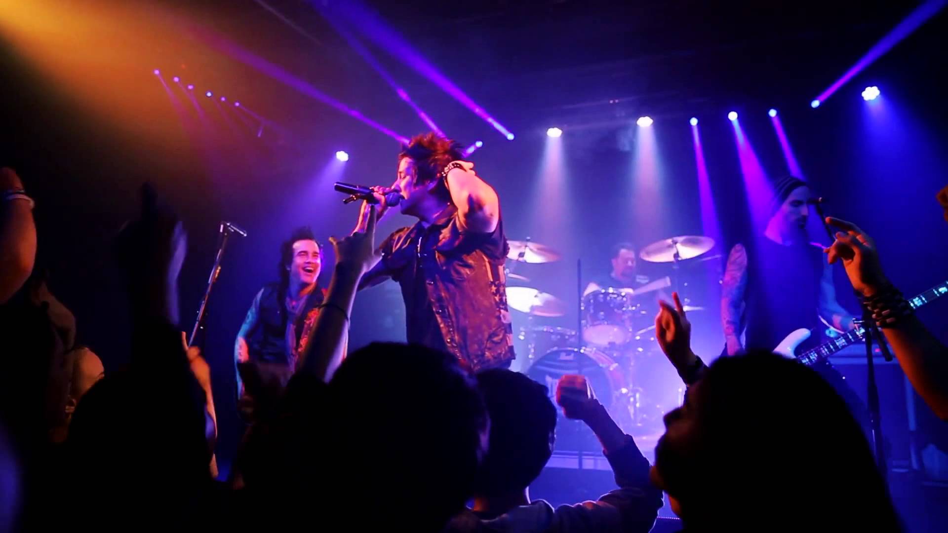 TRIXTER – ΝΕΟ επίσημο βίντεο για το κομμάτι τους ‘Rockin’ to the Edge of the Night’