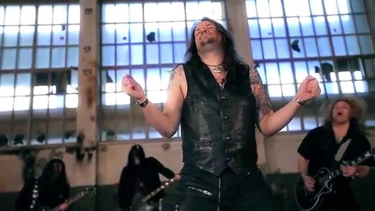 CRYSTAL BALL – ΝΕΟ βίντεο για το κομμάτι ‘Paradise’
