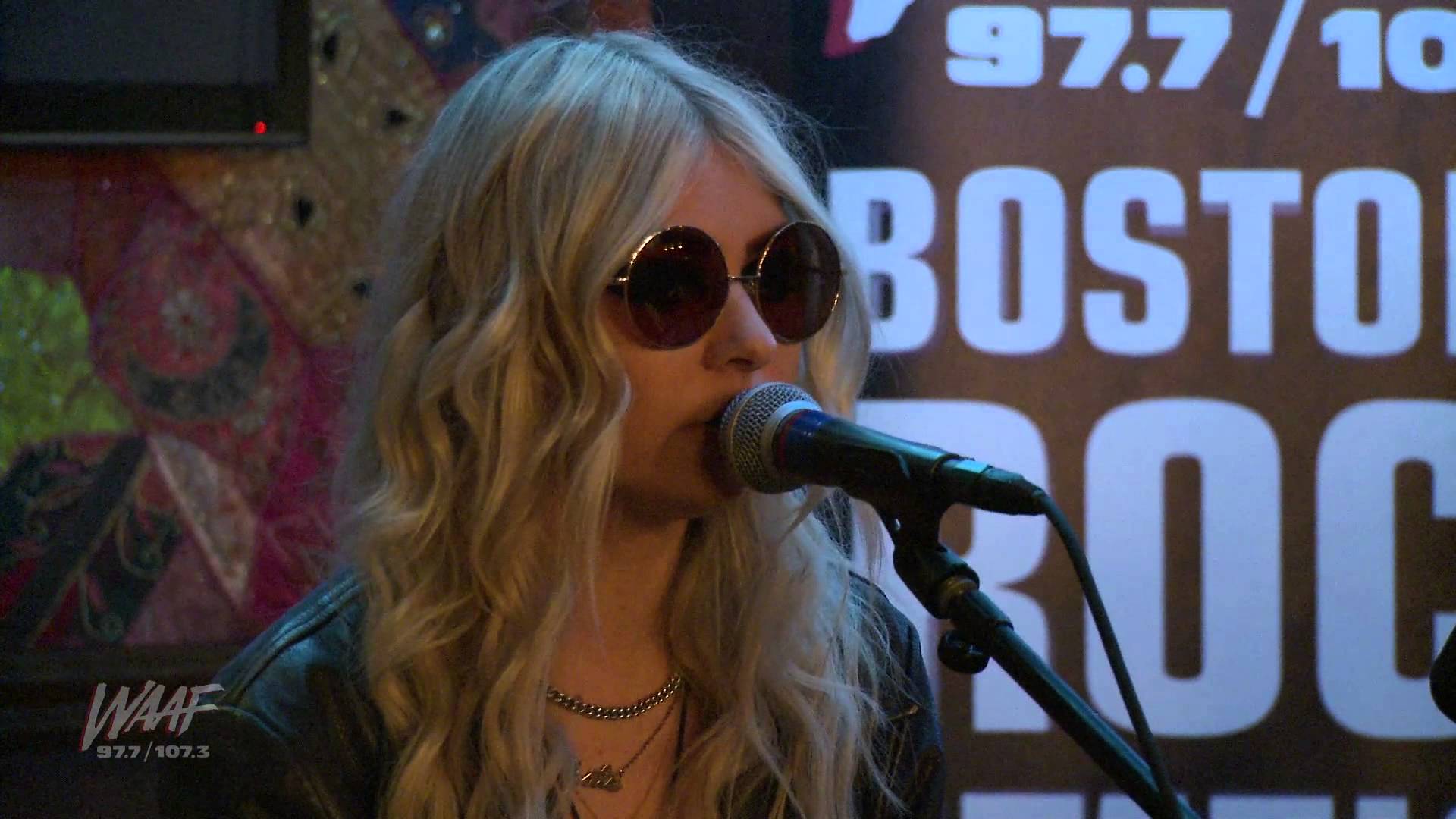 THE PRETTY RECKLESS – Παίζουν σε ακουστική έκδοση live το ‘Going to Hell’ στον WAAF 97.7/107.3 FM της Βοστώνης