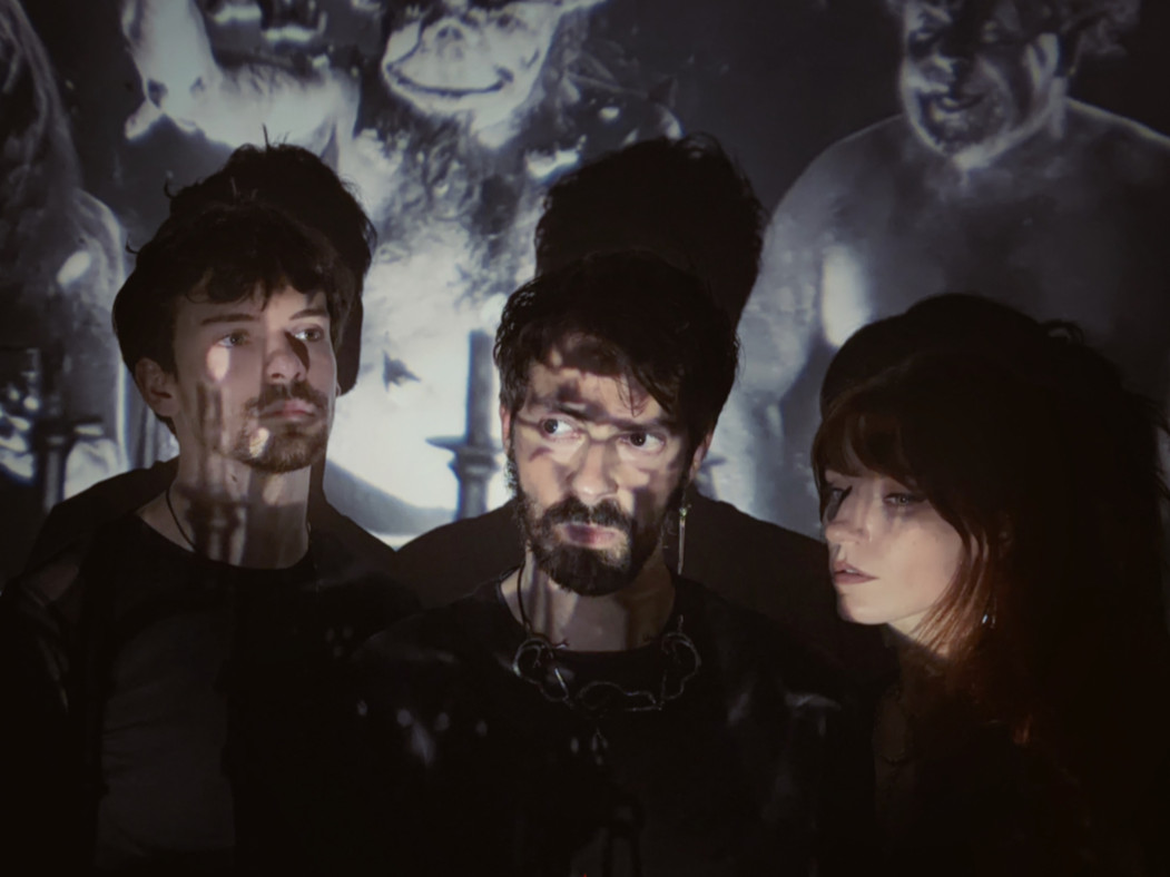 Το doom metal τρίο WITCHORIOUS πρόκειται να υπογράψει συμβόλαιο με τη γαλλική δισκογραφική εταιρεία Mrs Red Sound (Mars Red Sky, Red Sun Atacama…).