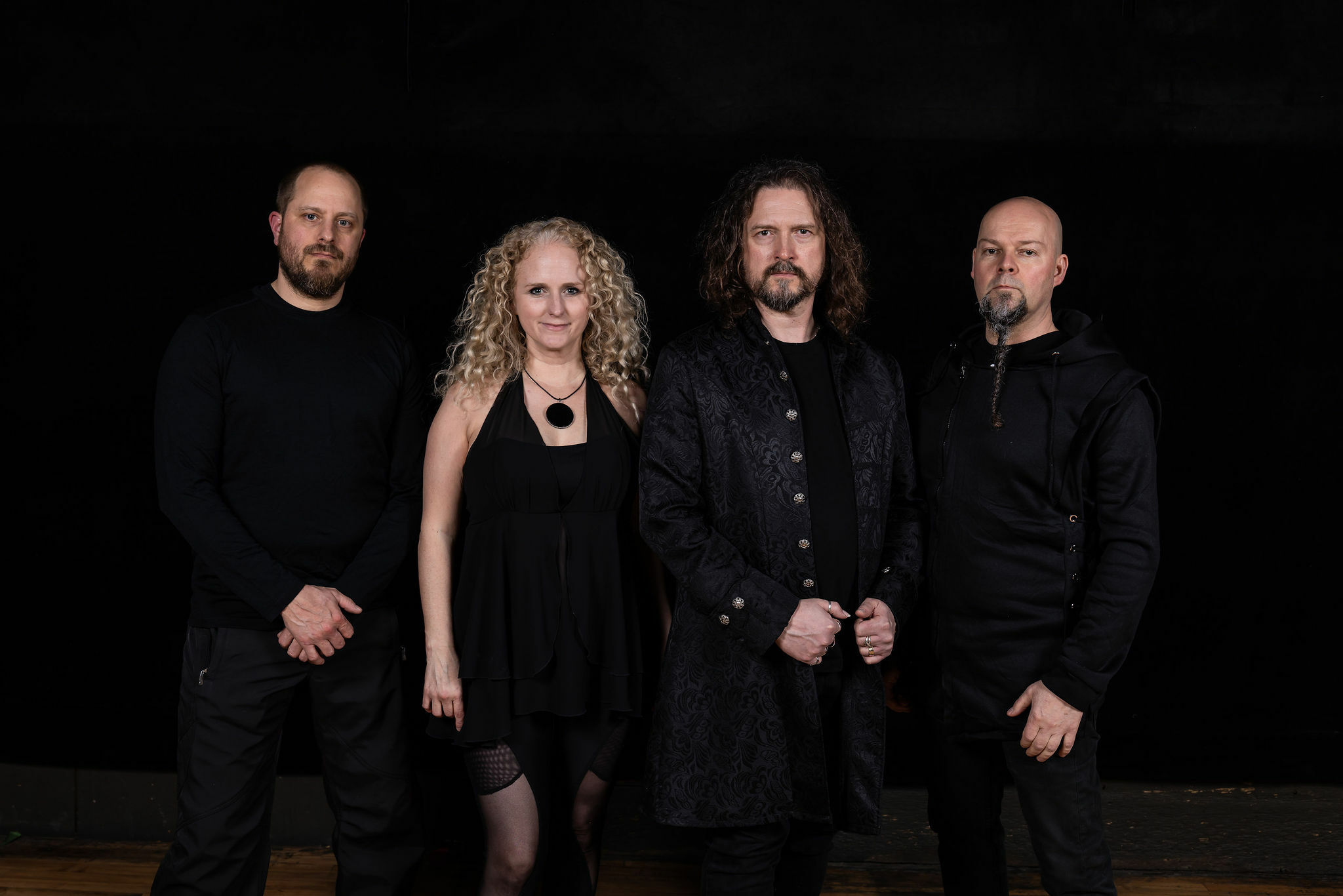 Το Symphonic Metal συγκρότημα ”LIVA” παρουσιάζει το επίσημο μουσικό βίντεο για το τραγούδι ”O Roma Nobilis”