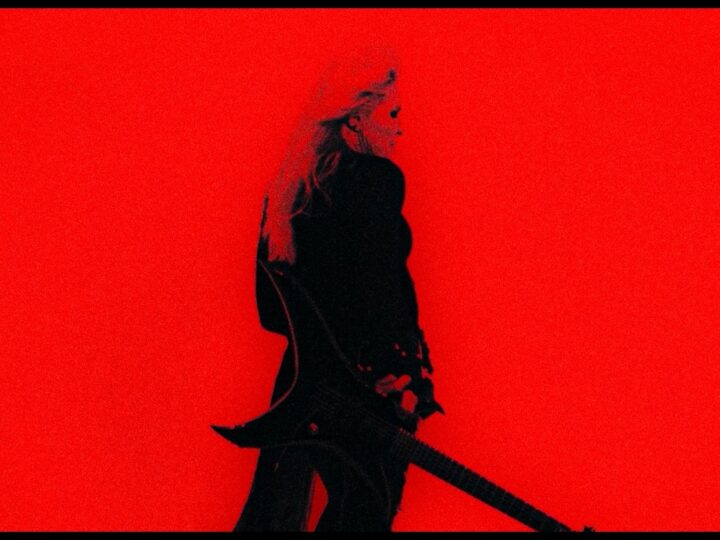 LITA FORD: Δείτε βίντεο για το νέο της τραγούδι ‘Dracula’