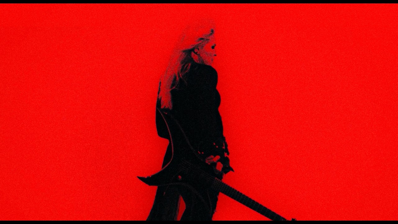 LITA FORD: Δείτε βίντεο για το νέο της τραγούδι ‘Dracula’